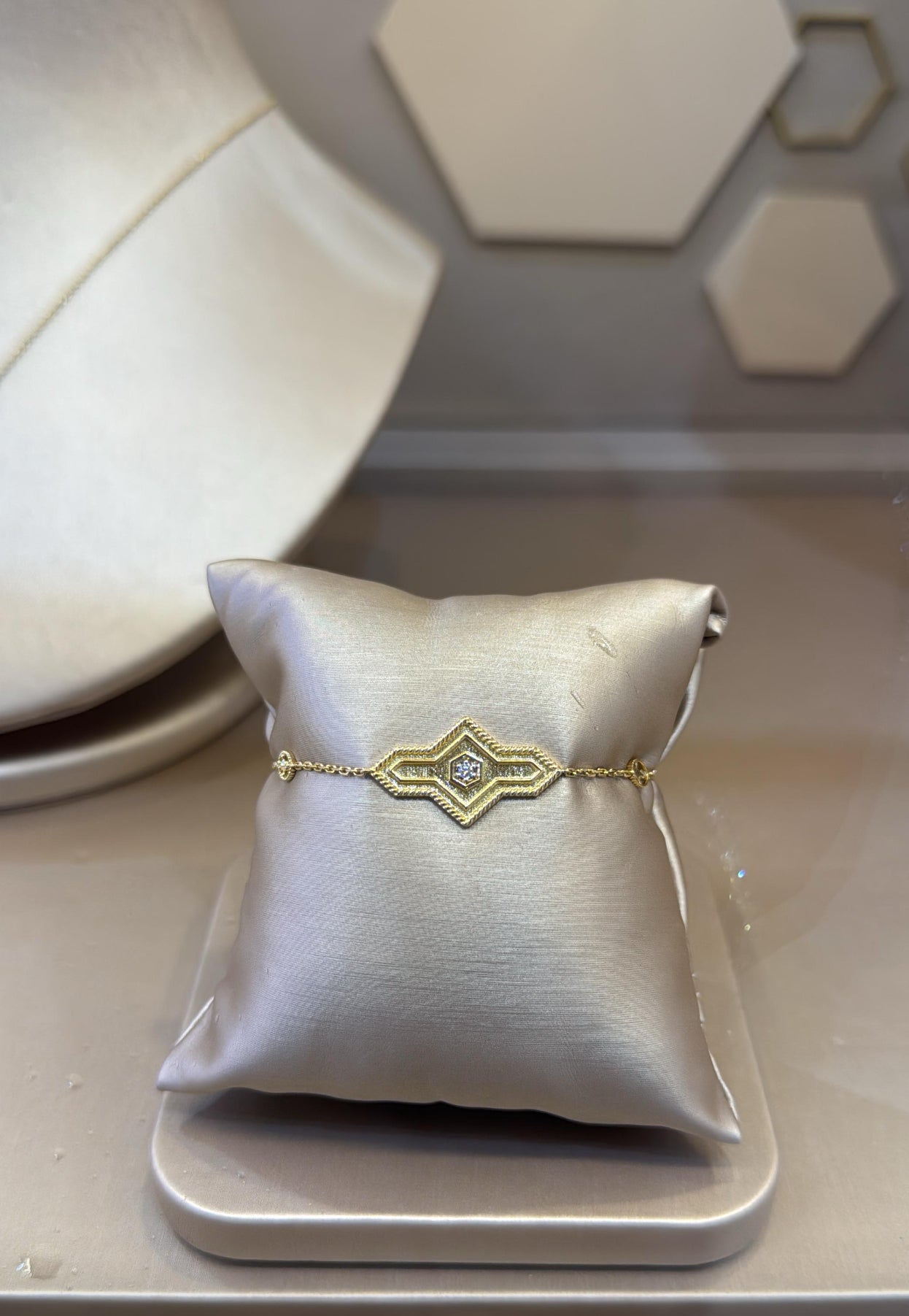 اسوارة المجد